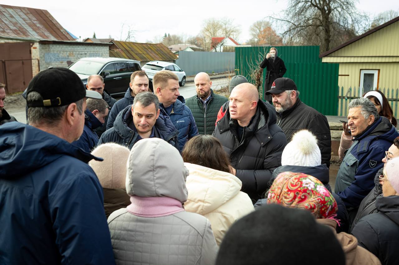 Евгений Маслов: Сегодня во время объезда вместе с губернатором Александром Хинштейном посмотрели несколько адресов, где у жителей возникали нарекания на качество ремонта дорог Евгений Маслов: Сегодня во время объезда вместе с губернатором Александром Хинштейном посмотрели несколько адресов, где у жителей возникали нарекания на качество ремонта дорог