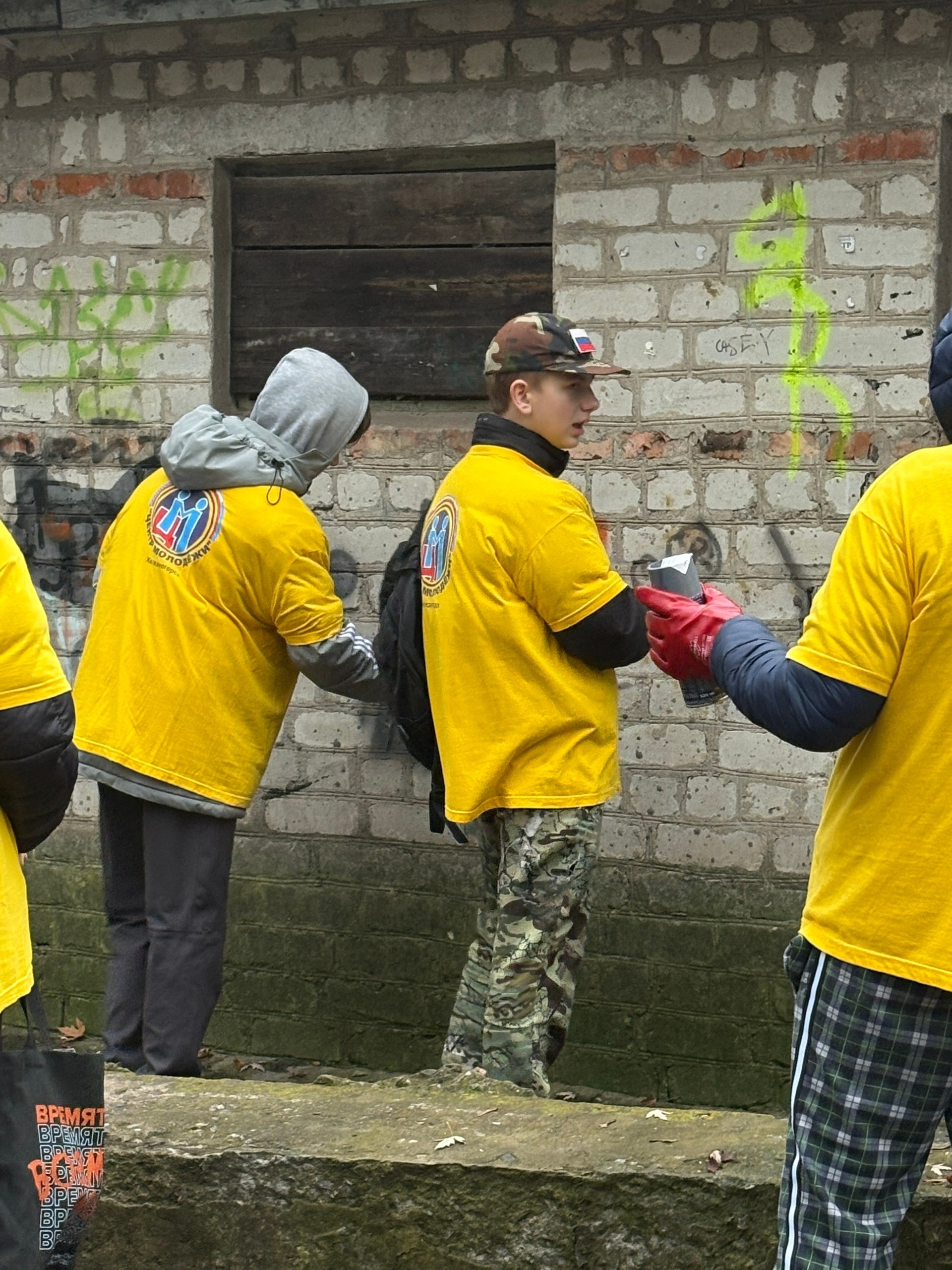 Волонтеры Центра молодежи провели акцию «Чистые стены» Волонтеры Центра молодежи провели акцию «Чистые стены»