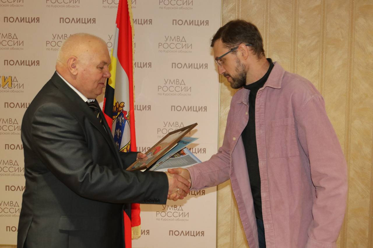 В УМВД России по Курской области наградили победителей областного творческого конкурса журналистских работ «Щит и перо» В УМВД России по Курской области наградили победителей областного творческого конкурса журналистских работ «Щит и перо»
