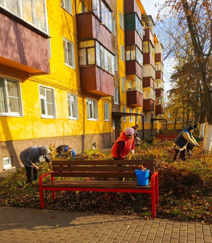 На улицах Менделеева и Черняховского куряне навели порядок На улицах Менделеева и Черняховского куряне навели порядок