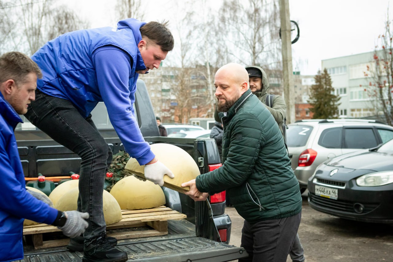 В Курске неизвестные отодвинули недавно поставленные полусферы возле школы №54