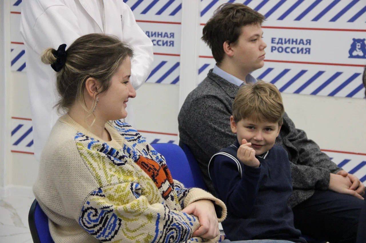 Встреча юных общественников и министра культуры Курской области Алексеем Коноревым состоялась в штабе общественной поддержки «Единой России» в рамках партпроекта «Культура малой родины» Встреча юных общественников и министра культуры Курской области Алексеем Коноревым состоялась в штабе общественной поддержки «Единой России» в рамках партпроекта «Культура малой родины»