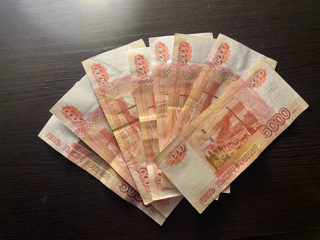 Курским стобалльникам выплатили премии по 50 тысяч рублей