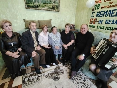 90-летний юбилей отметила Зинаида Ивановна Волкова - многодетная мама, ветеран труда, счастливая бабушка и прабабушка