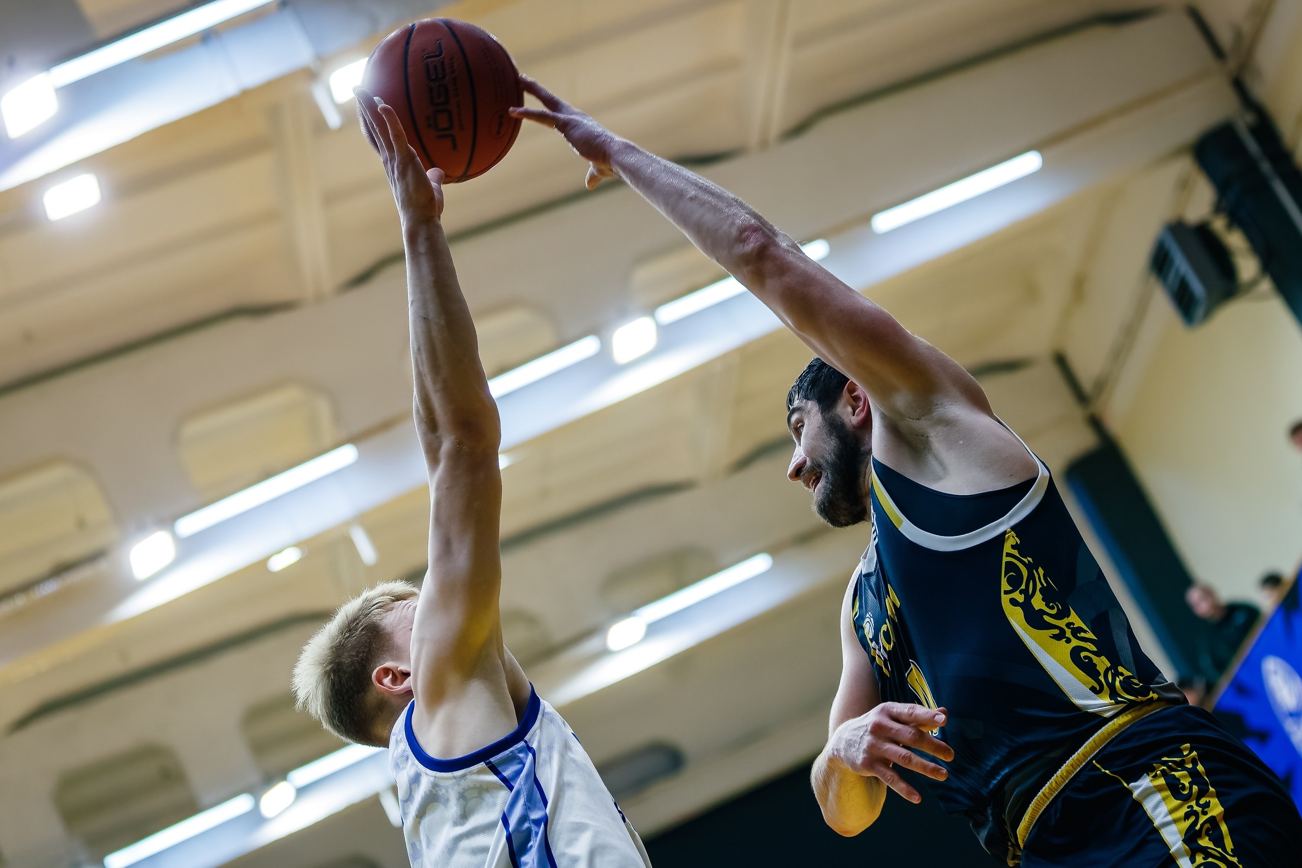 "РУСИЧИ" ДОМА!. Курский мужской баскетбольный клуб "Русичи" провел первые домашние игры в родном городе после годичного перерыва "РУСИЧИ" ДОМА!. Курский мужской баскетбольный клуб "Русичи" провел первые домашние игры в родном городе после годичного перерыва