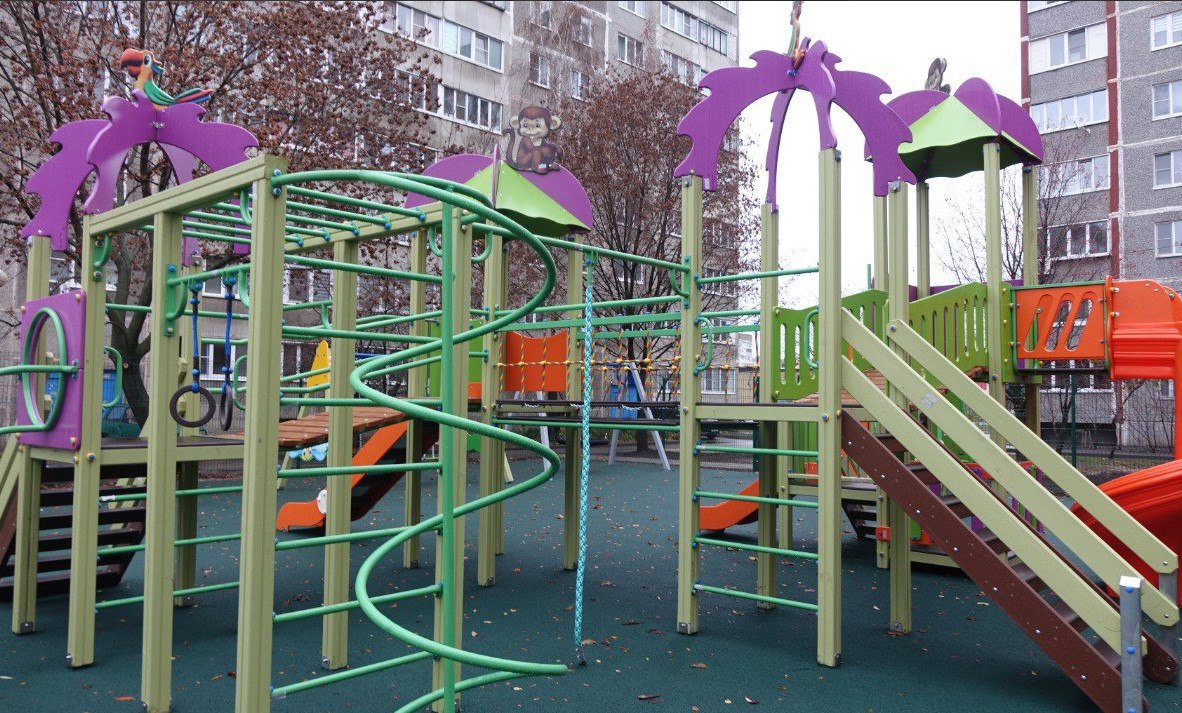 Игорь Корпунков: Сегодня осмотрели детские площадки, установленные в Курчатове в этом году Игорь Корпунков: Сегодня осмотрели детские площадки, установленные в Курчатове в этом году