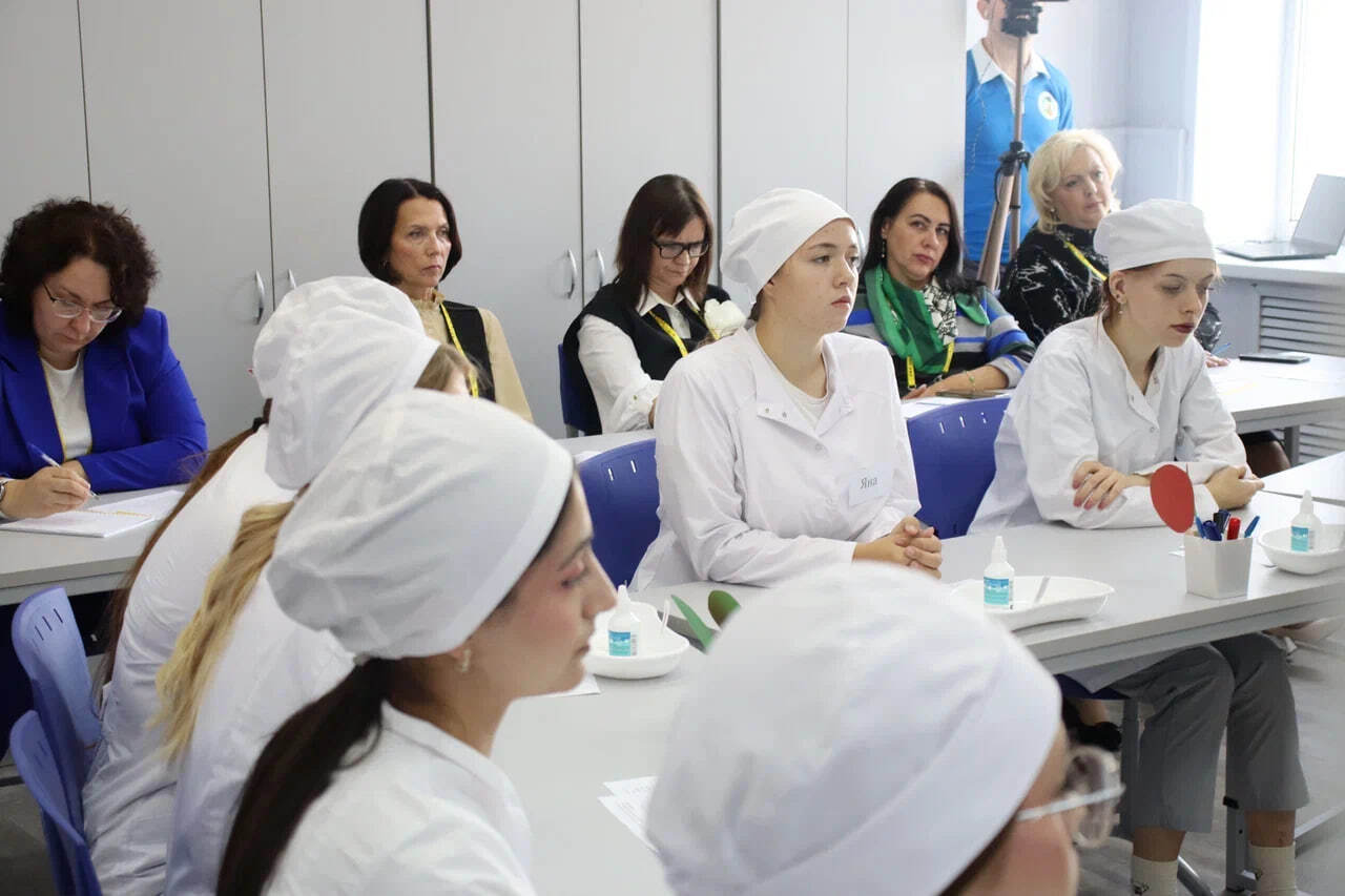 Дорогие студенты, поздравляем вас с Международным днем студентов – праздником, который объединяет молодых людей, стремящихся к знаниям, развитию и новым открытиям, по всему миру! Дорогие студенты, поздравляем вас с Международным днем студентов – праздником, который объединяет молодых людей, стремящихся к знаниям, развитию и новым открытиям, по всему миру!