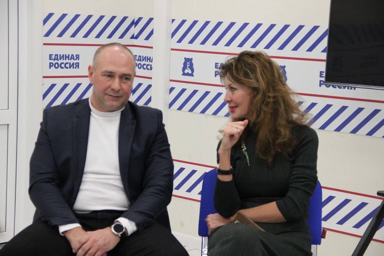 Встреча юных общественников и министра культуры Курской области Алексеем Коноревым состоялась в штабе общественной поддержки «Единой России» в рамках партпроекта «Культура малой родины»