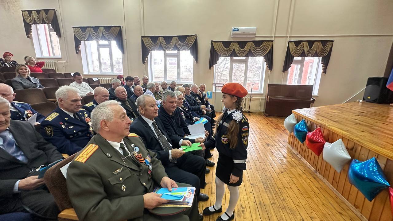 В школе №5 Курска состоялся концерт, посвящённый празднованию Дня военного пенсионера В школе №5 Курска состоялся концерт, посвящённый празднованию Дня военного пенсионера