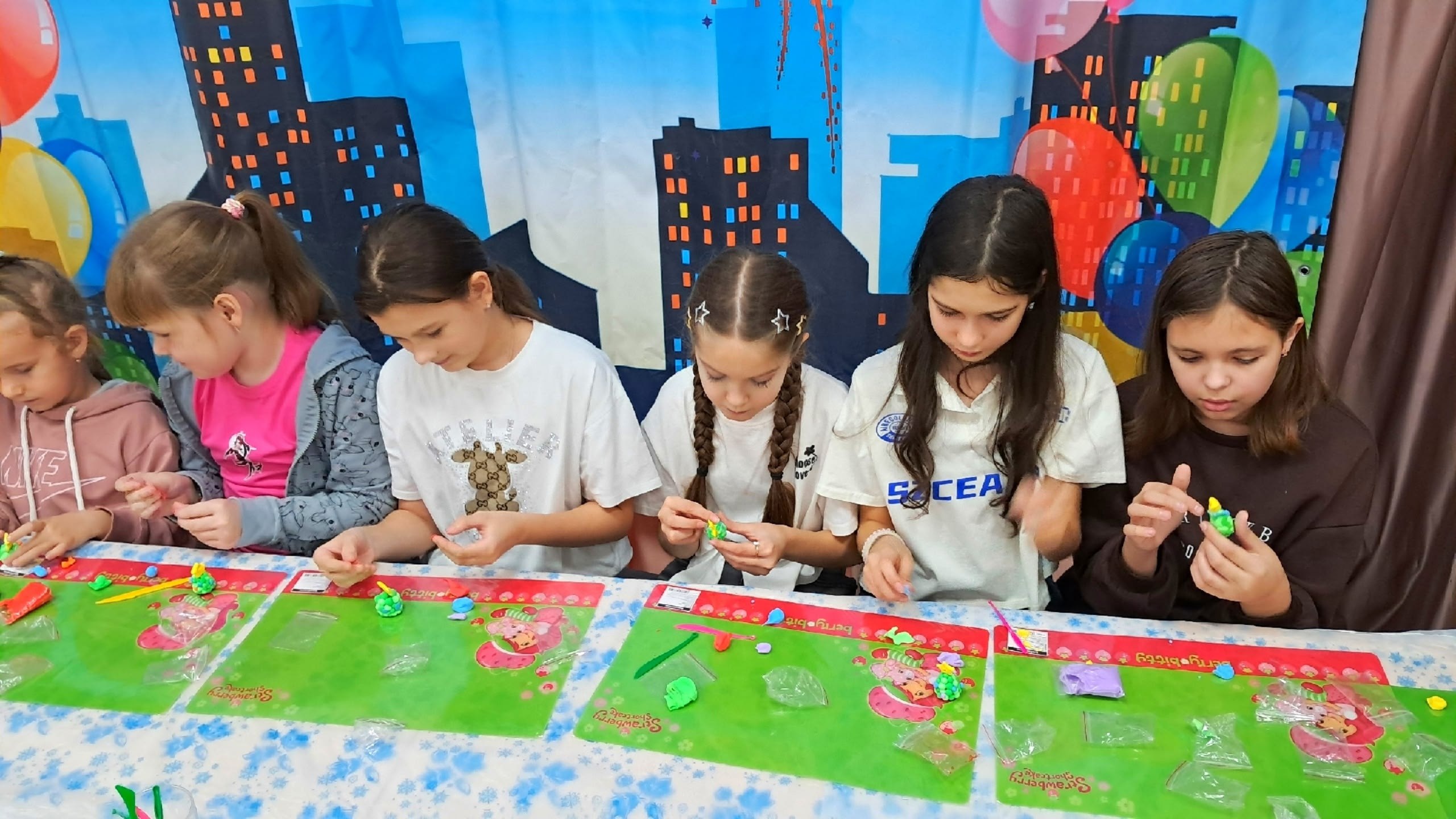 В Культурном центре "Алиса" прошло удивительное мероприятие, посвященное Дню рождения замечательного волшебника Деда Мороза! В Культурном центре "Алиса" прошло удивительное мероприятие, посвященное Дню рождения замечательного волшебника Деда Мороза!