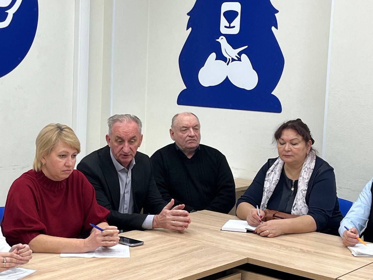 Павел Золотарев: Рабочая неделя началась с очередной планерки с главами муниципальных образований района, их заместителями, руководителями структурных подразделений Павел Золотарев: Рабочая неделя началась с очередной планерки с главами муниципальных образований района, их заместителями, руководителями структурных подразделений