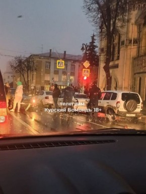 В Курске на Ленина 17 ноября столкнулись сразу пять авто