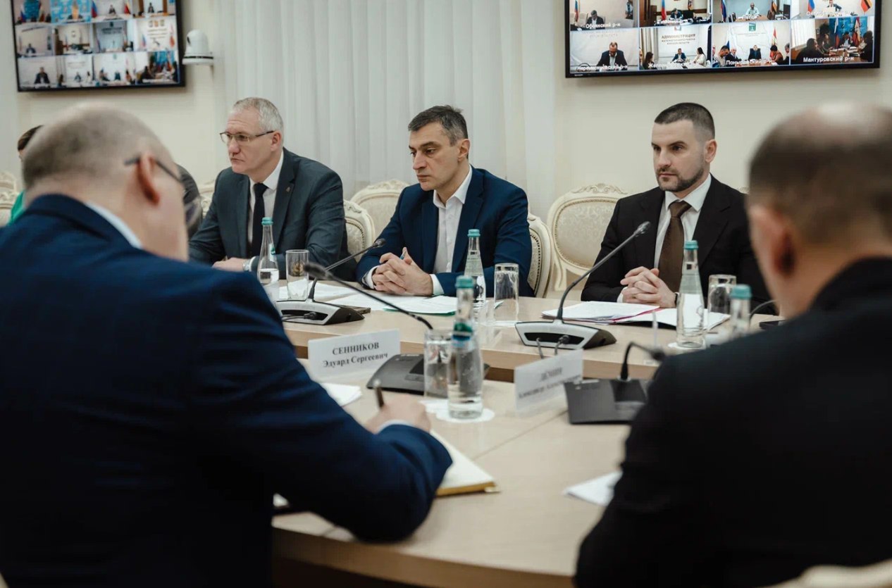 Сегодня состоялось заседание Правительства Курской области под руководством губернатора Курской области Александра Евсеевича Хинштейна Сегодня состоялось заседание Правительства Курской области под руководством губернатора Курской области Александра Евсеевича Хинштейна