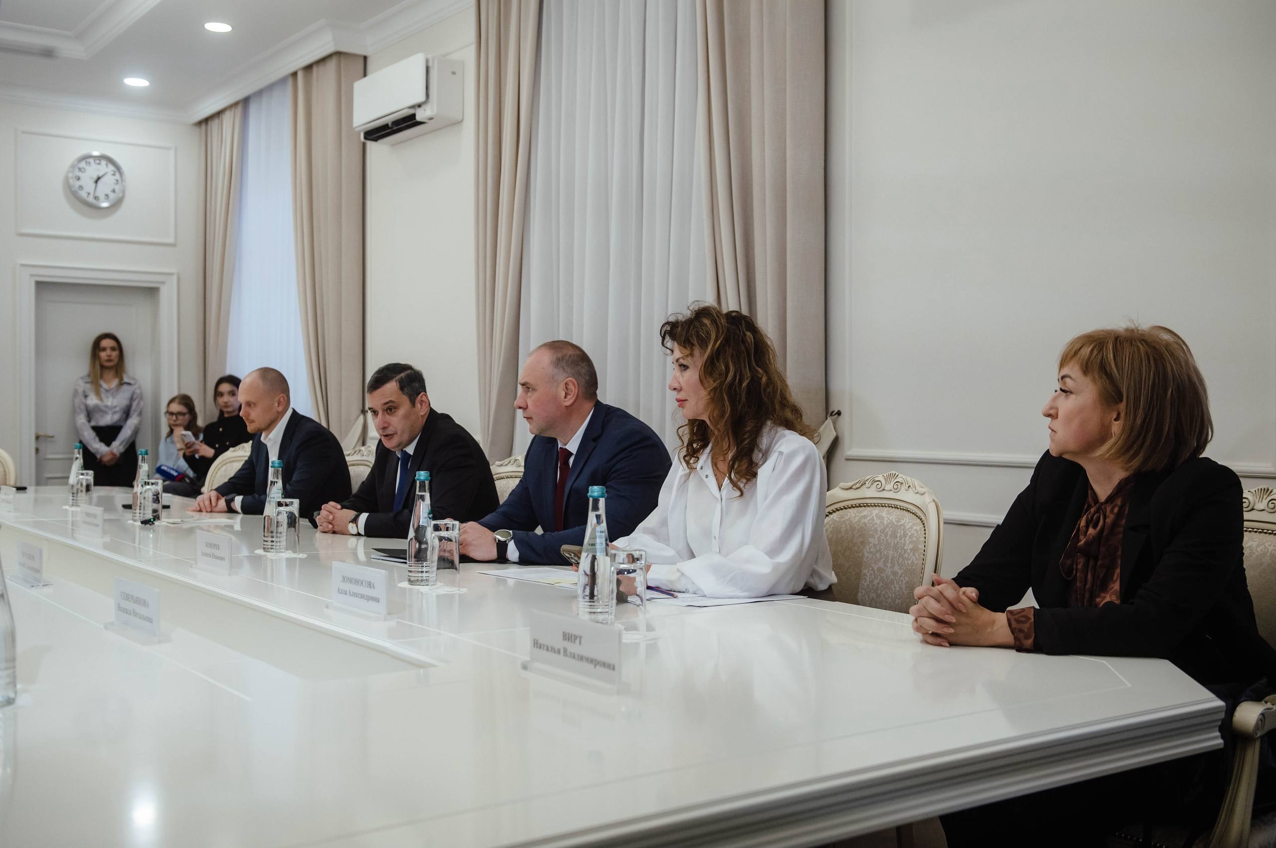 В Курске на базе концертного зала «Свиридовский» открыли проектный офис Президентского фонда культурных инициатив (ПФКИ), который стал 31-м по счету в стране В Курске на базе концертного зала «Свиридовский» открыли проектный офис Президентского фонда культурных инициатив (ПФКИ), который стал 31-м по счету в стране