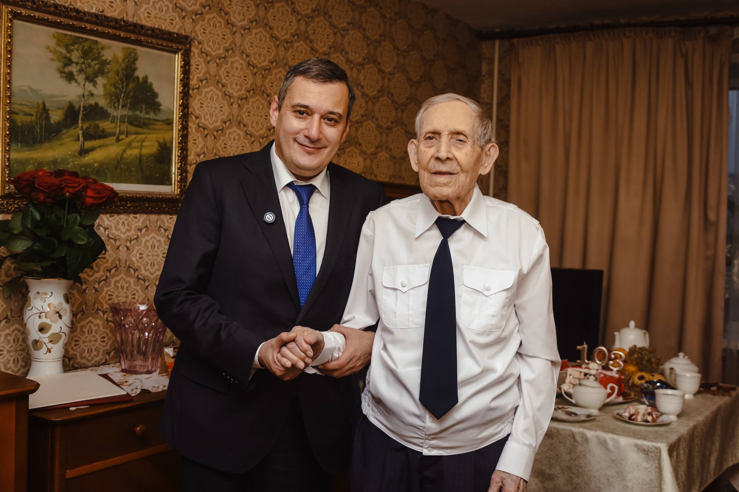 Александр Хинштейн поздравил ветерана Михаила Жакова с 103-летием