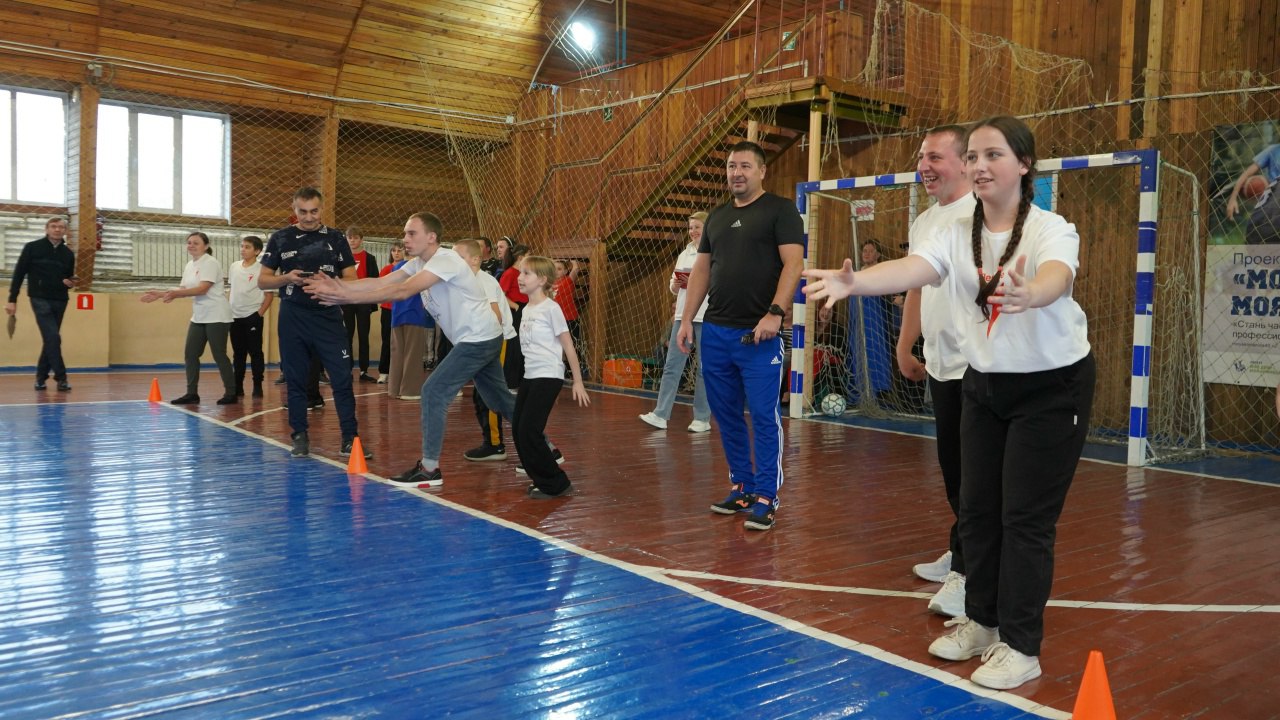 «Мама, папа, братик, я — Мы спортивная семья...» «Мама, папа, братик, я — Мы спортивная семья...»