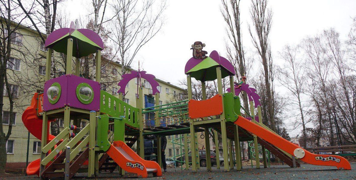 Игорь Корпунков: Сегодня осмотрели детские площадки, установленные в Курчатове в этом году Игорь Корпунков: Сегодня осмотрели детские площадки, установленные в Курчатове в этом году