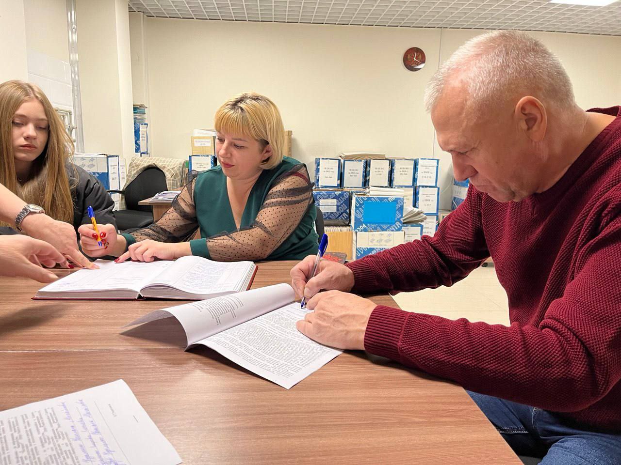 Павел Золотарев: Работал с нотариусом Глушковского нотариального округа Павел Золотарев: Работал с нотариусом Глушковского нотариального округа