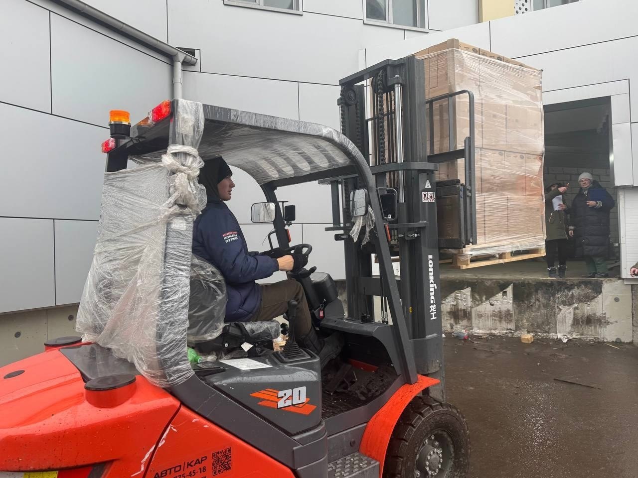 725 тонн продовольствия доставлено в Курскую область для помощи населению 725 тонн продовольствия доставлено в Курскую область для помощи населению