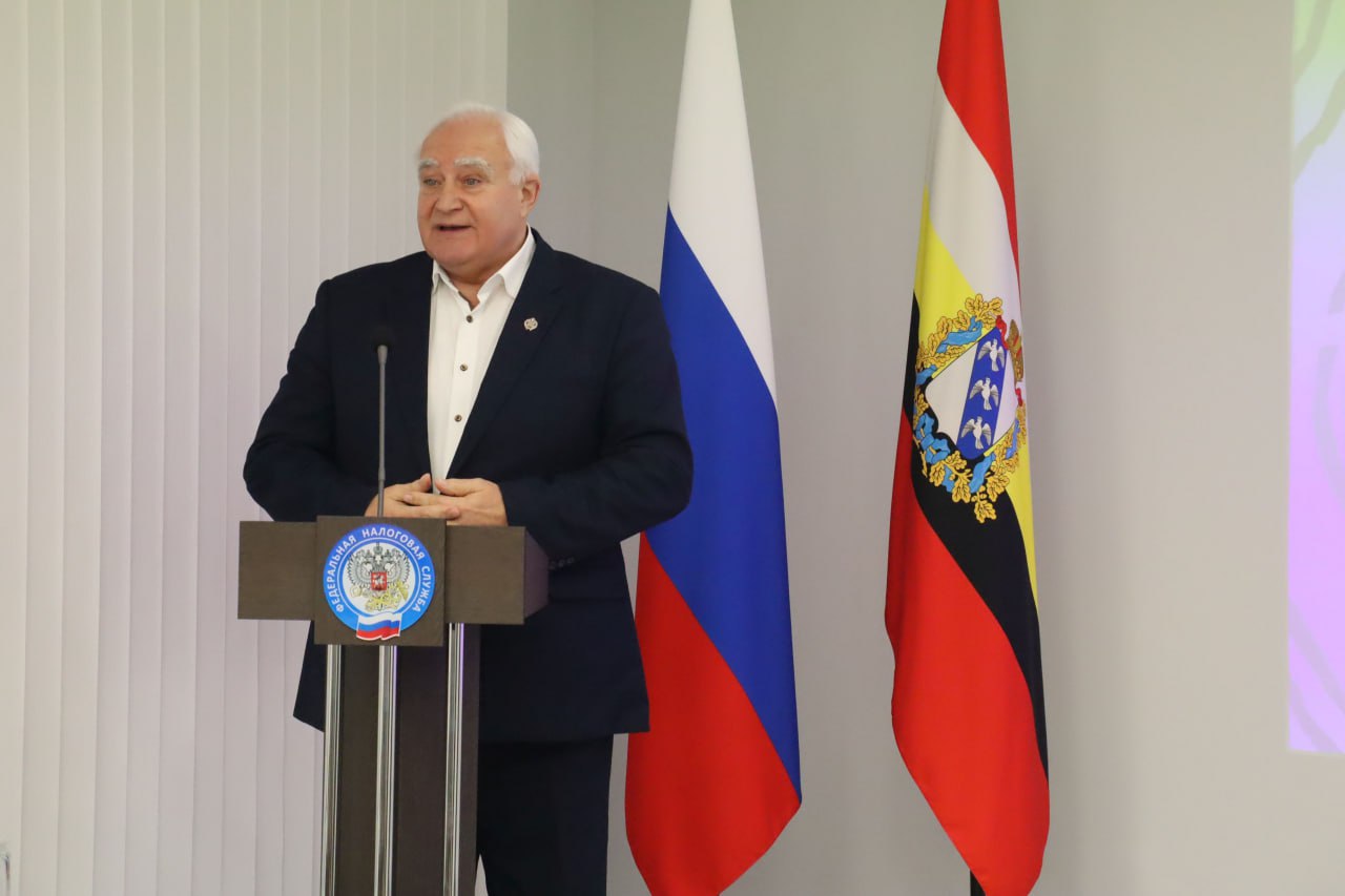 Спикер отметил наградами лучших сотрудников регионального УФНС