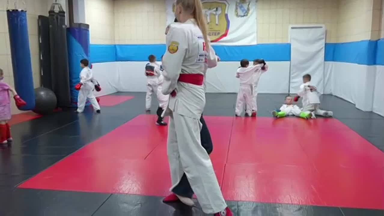 #КадрДня. Учимся рукопашному бою у лучших! Наш корреспондент Анна Пучкова уже знает, как делать бросок