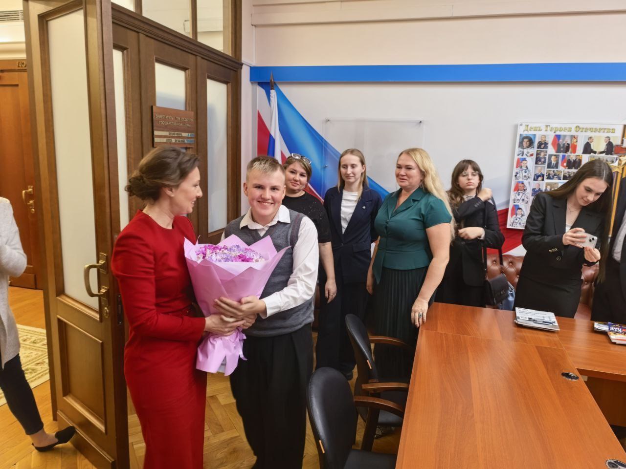 Анна Кузнецова: Сегодня в Госдуме побывали особые гости – школьники из Курска Анна Кузнецова: Сегодня в Госдуме побывали особые гости – школьники из Курска