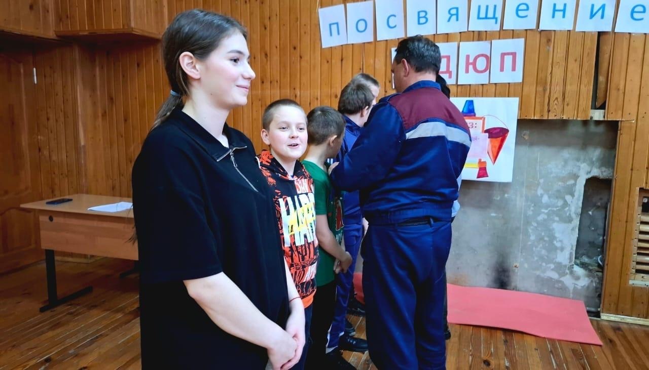 Церемония торжественного посвящения учащихся в ряды юных пожарных прошло вчера в школе-интернате Фатежского района Церемония торжественного посвящения учащихся в ряды юных пожарных прошло вчера в школе-интернате Фатежского района