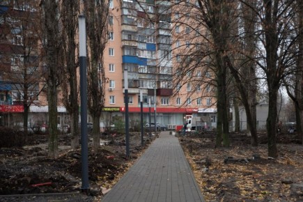 В Курске продолжает преображаться сквер на Интернациональной