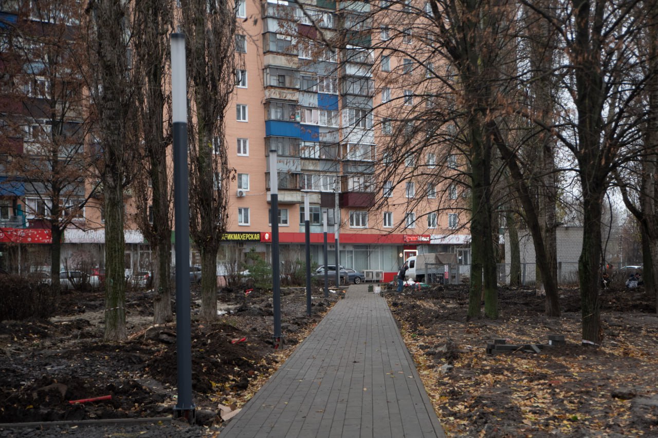 В Курске продолжает преображаться сквер на Интернациональной