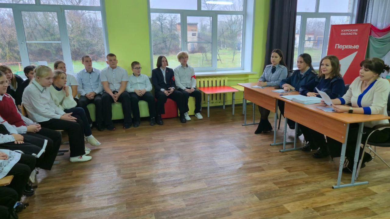 Андрей Амерев: В преддверии Дня правовой помощи детям, который проводится 20 ноября, начальник отдела ЗАГС Елена Дуракова, совместно с инспектором ПДН Ольгой Махортых, а также испектором ФСИН Юлией Осиповой, провели ряд... Андрей Амерев: В преддверии Дня правовой помощи детям, который проводится 20 ноября, начальник отдела ЗАГС Елена Дуракова, совместно с инспектором ПДН Ольгой Махортых, а также испектором ФСИН Юлией Осиповой, провели ряд...