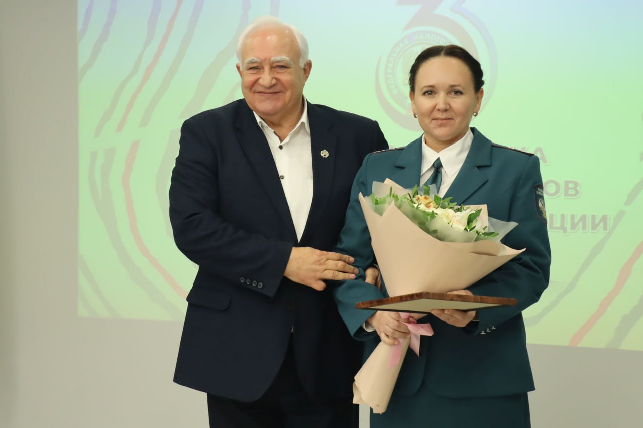 Спикер отметил наградами лучших сотрудников регионального УФНС Спикер отметил наградами лучших сотрудников регионального УФНС