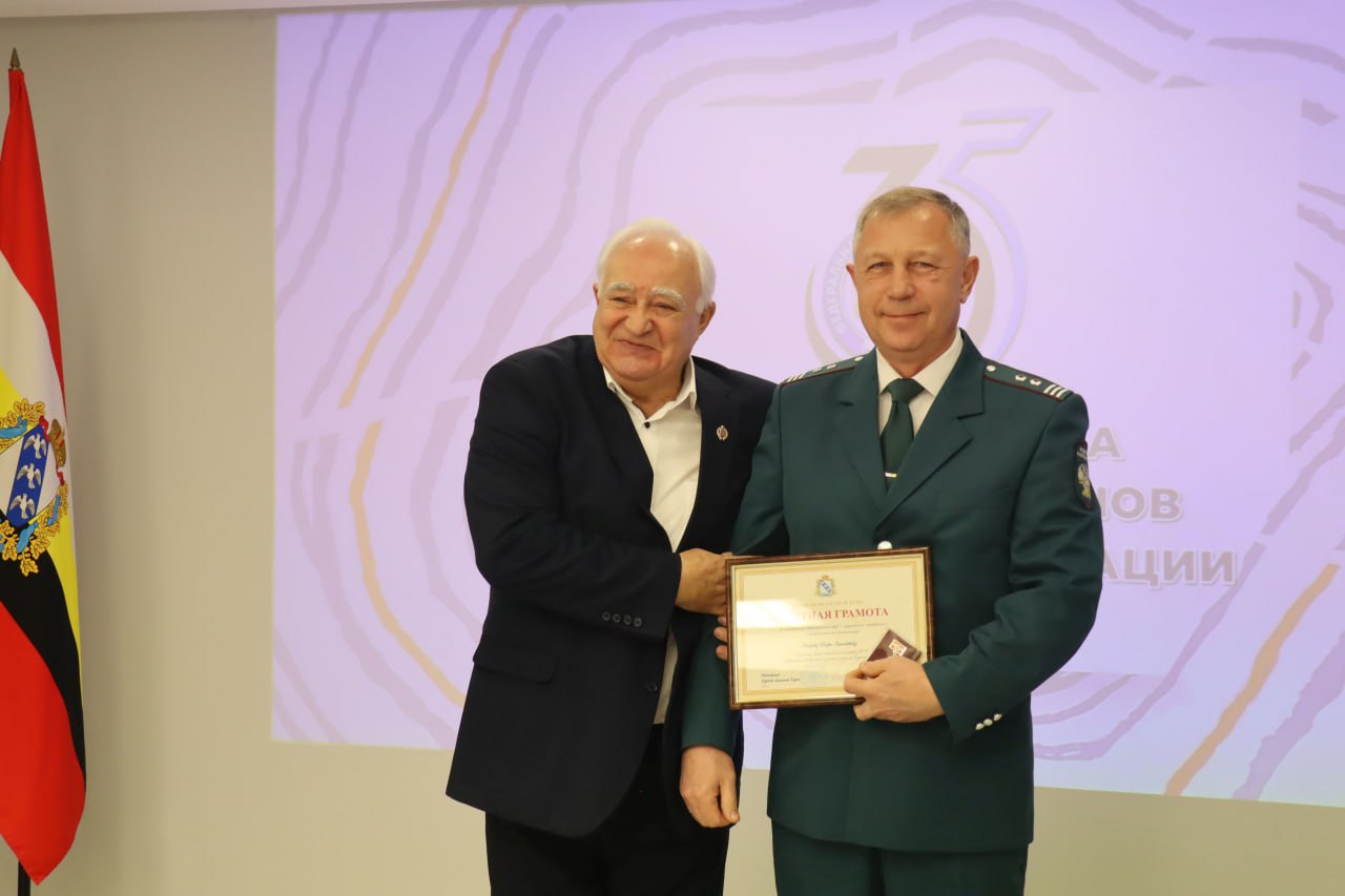 Спикер отметил наградами лучших сотрудников регионального УФНС Спикер отметил наградами лучших сотрудников регионального УФНС