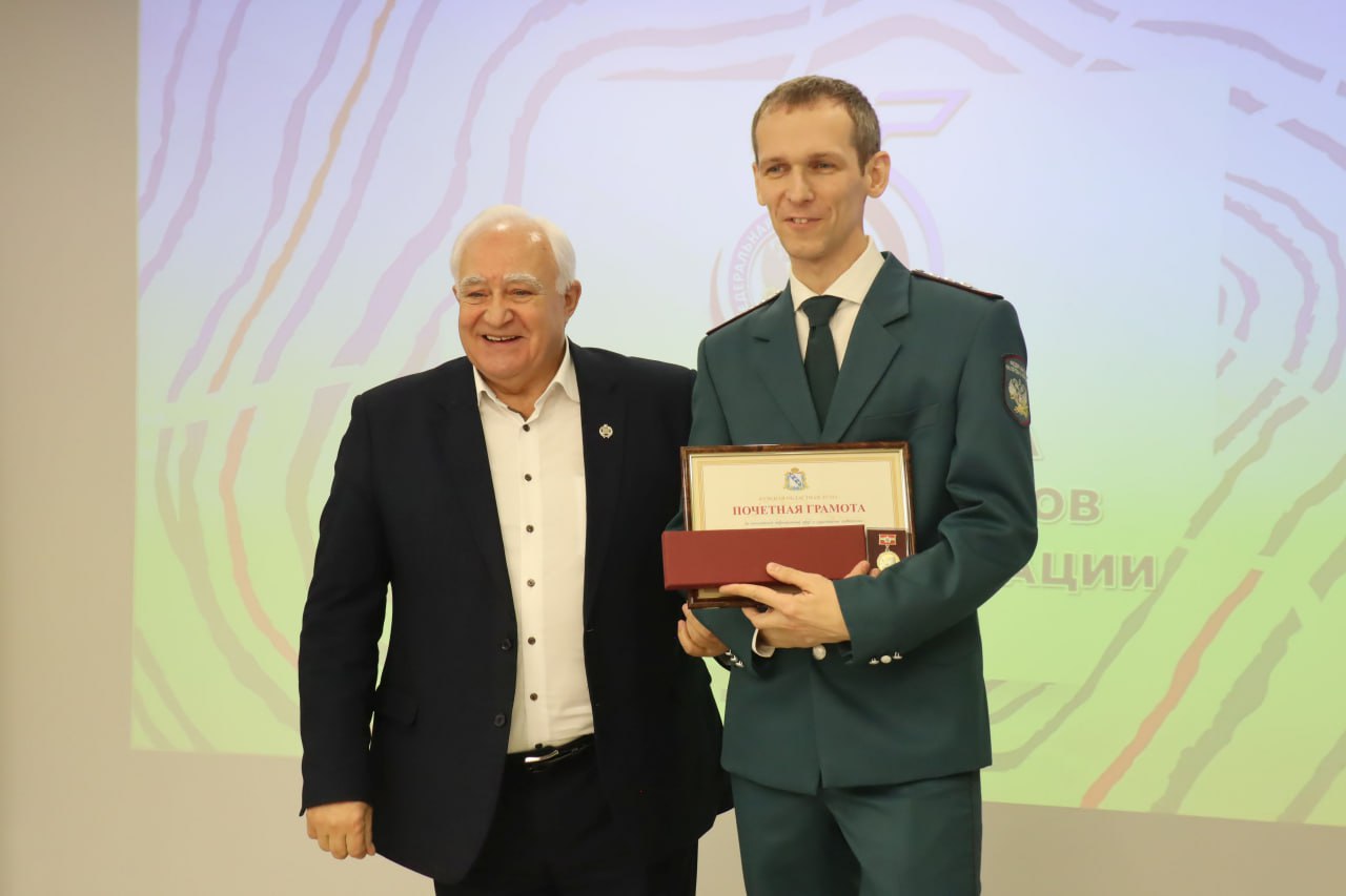 Спикер отметил наградами лучших сотрудников регионального УФНС Спикер отметил наградами лучших сотрудников регионального УФНС