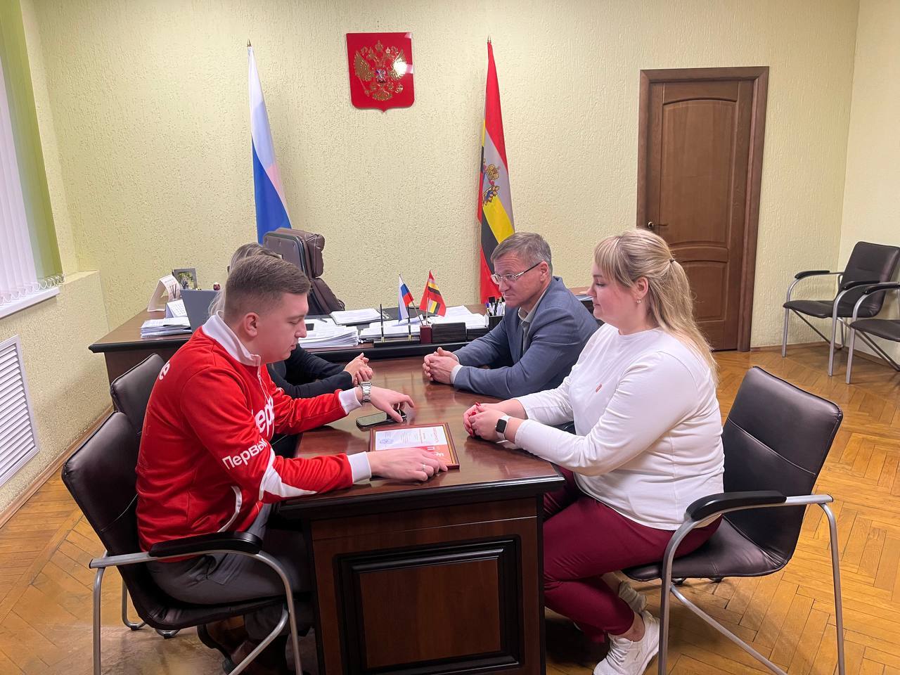 В рамках визита дружбы Председатель Совета регионально отделения Движения Первых Курской области Максим Щедрин посетил администрацию Тимского района В рамках визита дружбы Председатель Совета регионально отделения Движения Первых Курской области Максим Щедрин посетил администрацию Тимского района