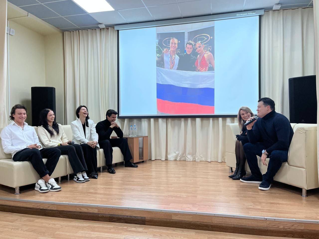 Чемпионы по танцевальному спорту рассказали юным курянам о пути к победе Чемпионы по танцевальному спорту рассказали юным курянам о пути к победе