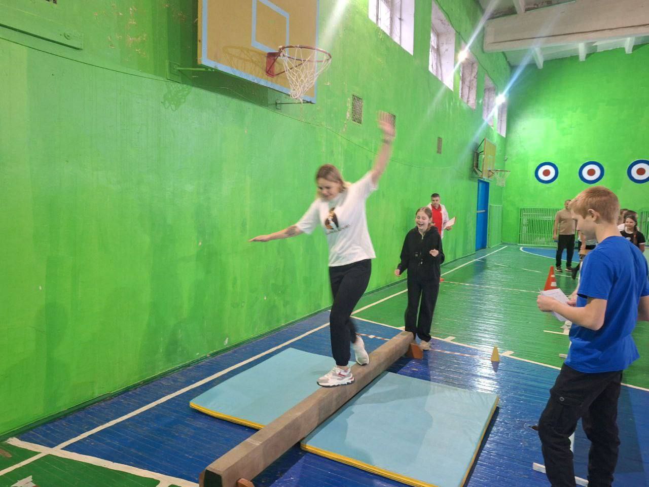 Сергей Черников: Друзья, сегодня на базе школы №3 встретились 12 семей города и района, чтобы принять участие в муниципальном этапе спортивного семейного фестиваля «Семья Первых», организованного местным отделением... Сергей Черников: Друзья, сегодня на базе школы №3 встретились 12 семей города и района, чтобы принять участие в муниципальном этапе спортивного семейного фестиваля «Семья Первых», организованного местным отделением...