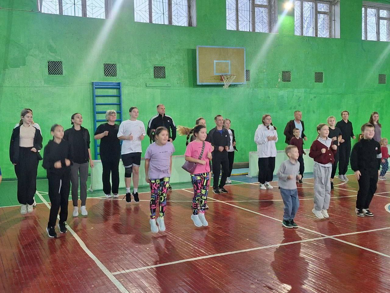 Сергей Черников: Друзья, сегодня на базе школы №3 встретились 12 семей города и района, чтобы принять участие в муниципальном этапе спортивного семейного фестиваля «Семья Первых», организованного местным отделением... Сергей Черников: Друзья, сегодня на базе школы №3 встретились 12 семей города и района, чтобы принять участие в муниципальном этапе спортивного семейного фестиваля «Семья Первых», организованного местным отделением...