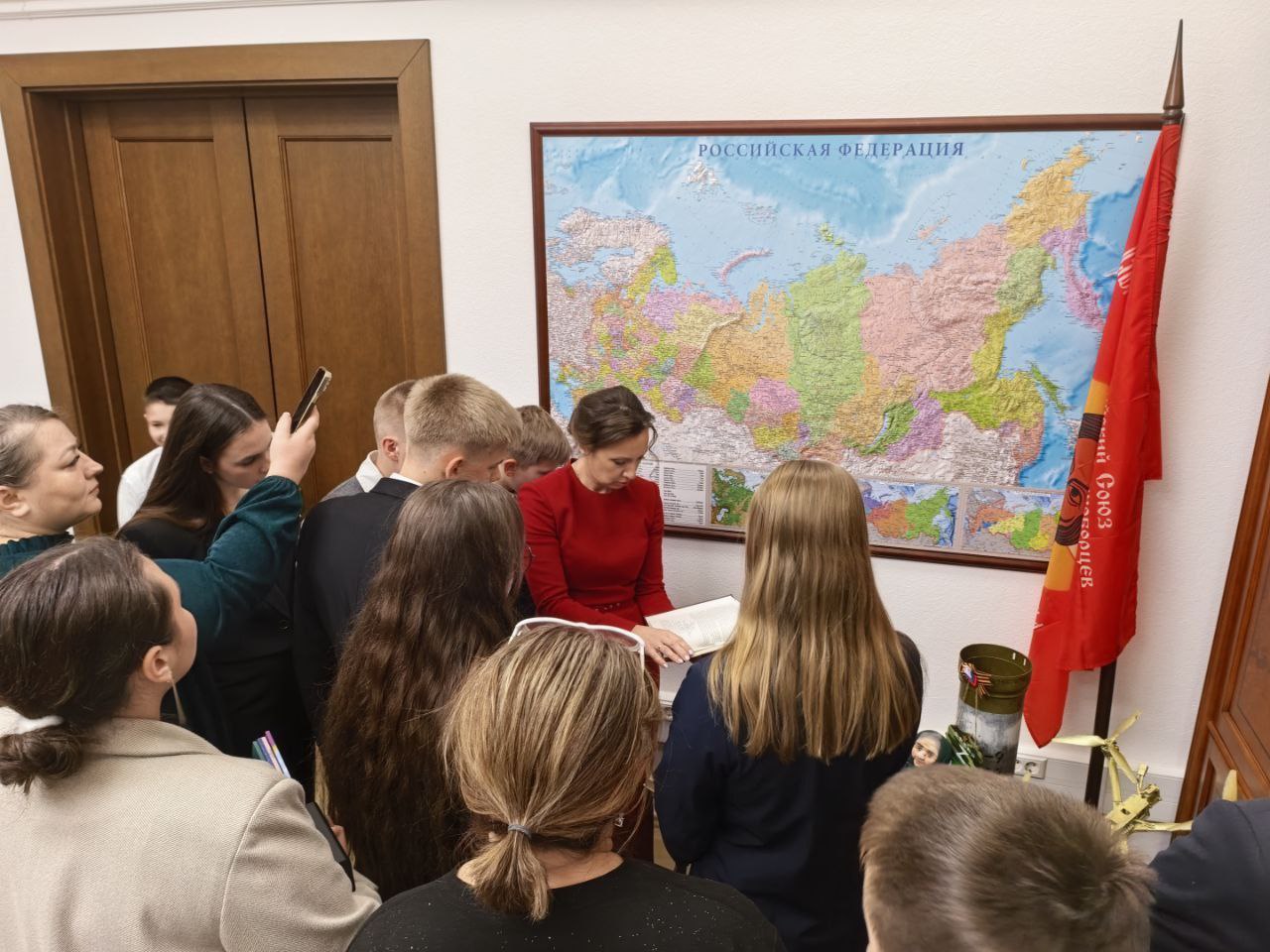 Анна Кузнецова: Сегодня в Госдуме побывали особые гости – школьники из Курска Анна Кузнецова: Сегодня в Госдуме побывали особые гости – школьники из Курска