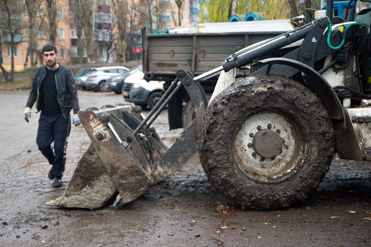 Сквер на Интернациональной благоустраивают с учётом пожеланий курян Сквер на Интернациональной благоустраивают с учётом пожеланий курян