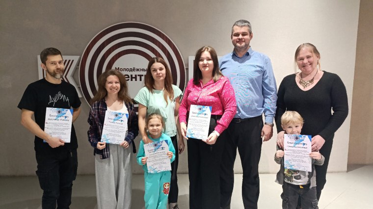 Клуб молодой семьи "СемьЯ" вновь собрался в КОМСе, чтобы обсудить совместные поездки и спланировать досуг