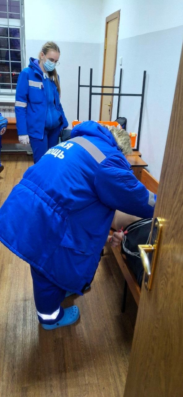 В Курске пристав спас мужчину, у которого случился приступ эпилепсии в суде В Курске пристав спас мужчину, у которого случился приступ эпилепсии в суде