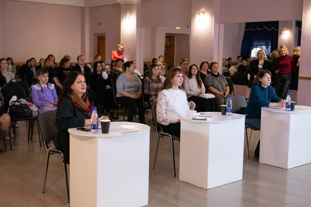 В областном Дворце культуры им. Винокура подвели итоги конкурса «Голос русской души», организатором которого выступили Курский областной Дом народного творчества и Министерство культуры Курской области В областном Дворце культуры им. Винокура подвели итоги конкурса «Голос русской души», организатором которого выступили Курский областной Дом народного творчества и Министерство культуры Курской области