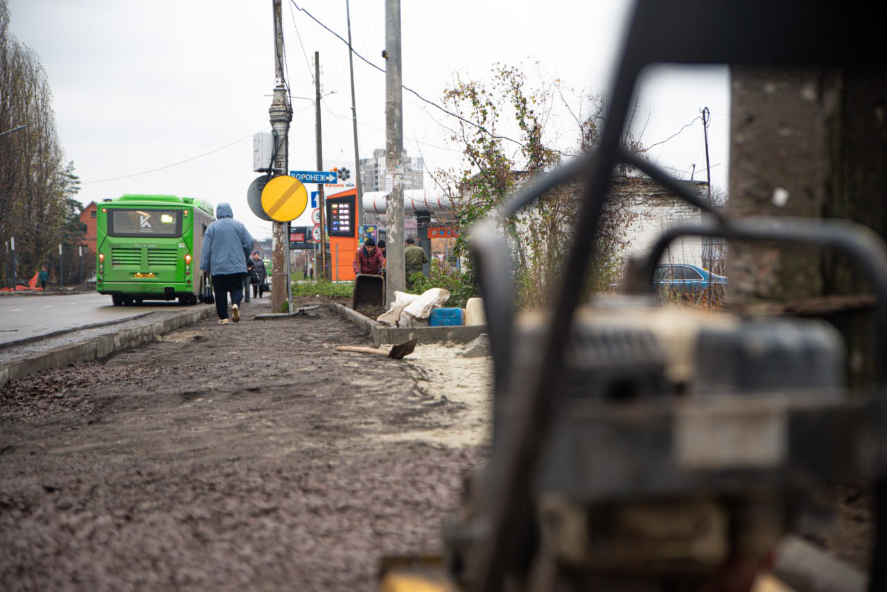 На пересечении улиц Интернациональной – Дубровинского к завершающей стадии подходят подготовительные работы под устройство остановки На пересечении улиц Интернациональной – Дубровинского к завершающей стадии подходят подготовительные работы под устройство остановки
