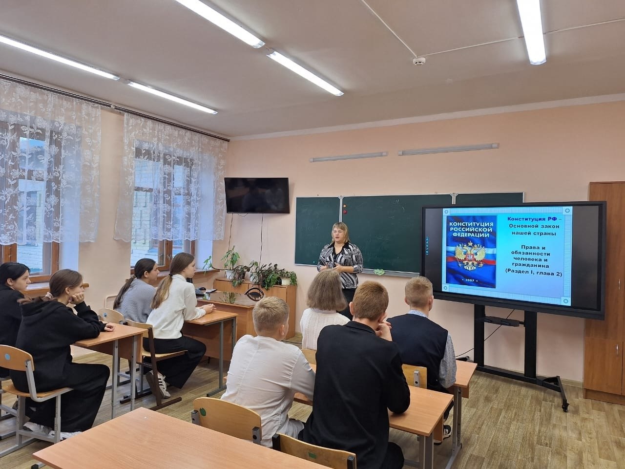 18 ноября в 8 - 9 классах Ванинской школы был проведен правовой урок "День правовой помощи детям" 18 ноября в 8 - 9 классах Ванинской школы был проведен правовой урок "День правовой помощи детям"