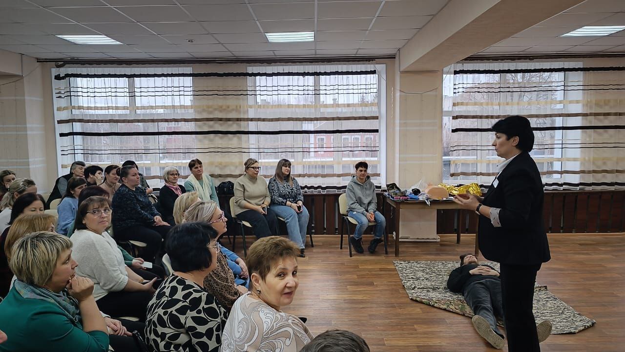 В районном Доме культуры состоялось выездное занятие по программе «Первая помощь пострадавшим», организованное Сухаревой Еленой Егоровной, начальником учебно-методического центра ТЦМК ОБУЗ «Курская областная многопрофильная... В районном Доме культуры состоялось выездное занятие по программе «Первая помощь пострадавшим», организованное Сухаревой Еленой Егоровной, начальником учебно-методического центра ТЦМК ОБУЗ «Курская областная многопрофильная...