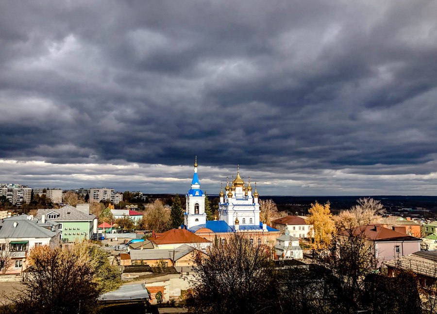 На этой неделе нас ждет контрастная погода, когда похолодание будет резко сменяться заметным потеплением