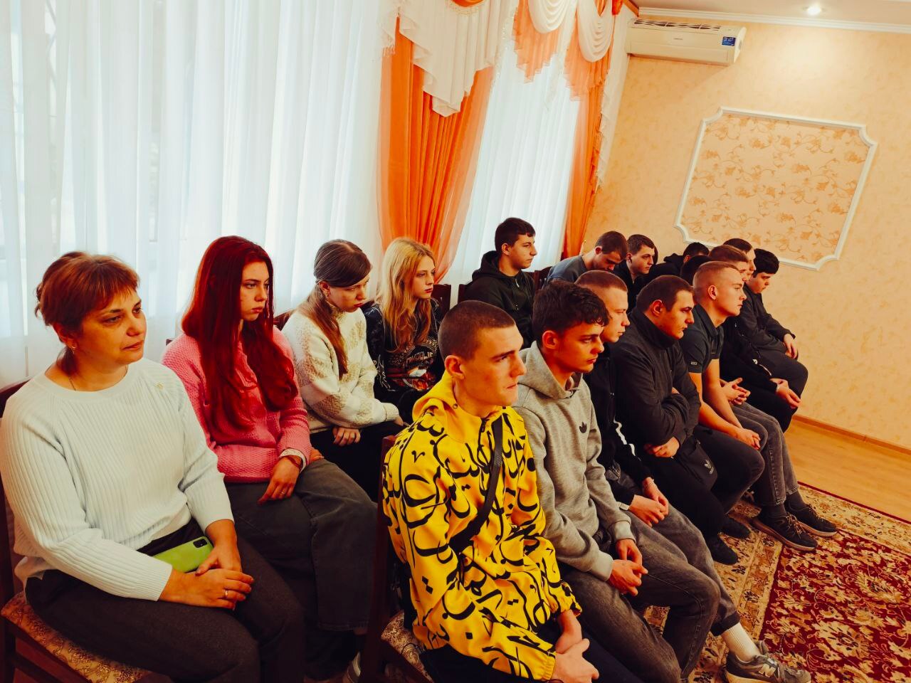 19 ноября 2025 года, в День оказания правовой помощи детям, начальник отдела ЗАГС Администрации Фатежского района Курской области Юлия Александровна провела встречу со студентами Дмитриевского агротехнологического колледжа... 19 ноября 2025 года, в День оказания правовой помощи детям, начальник отдела ЗАГС Администрации Фатежского района Курской области Юлия Александровна провела встречу со студентами Дмитриевского агротехнологического колледжа...