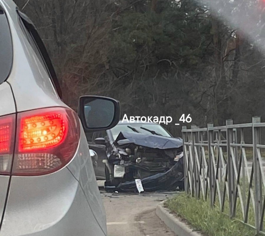 ДТП с участием двух автомобилей произошло сегодня на проспекте Ленинского комсомола