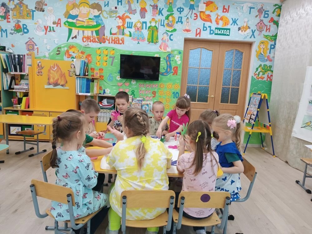 В современных реалиях нашего времени очень важно уделять большое внимание формированию у детей дошкольного возраста основ противодействия терроризму и экстремизму, правил поведения, обеспечивающих сохранность их жизни и... В современных реалиях нашего времени очень важно уделять большое внимание формированию у детей дошкольного возраста основ противодействия терроризму и экстремизму, правил поведения, обеспечивающих сохранность их жизни и...