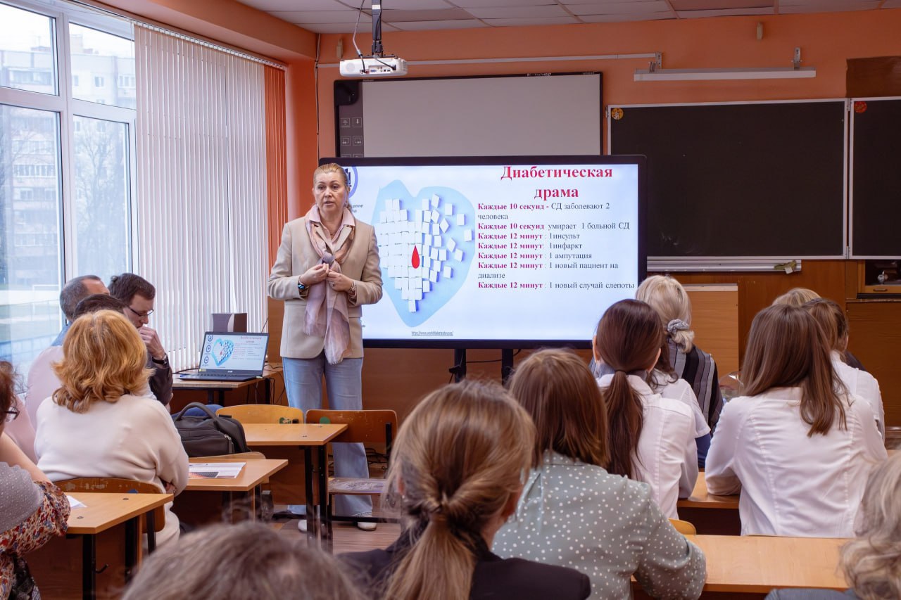 Врачи Курской областной больницы провели обследование учителей школы №46 Врачи Курской областной больницы провели обследование учителей школы №46